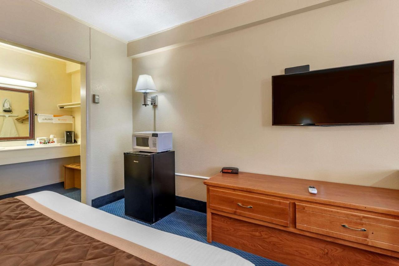 Asam Hotel Goodland Экстерьер фото